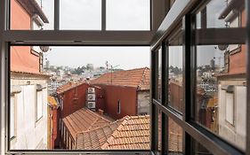 Guestready - Modern Duplex, Neo-Classical Building